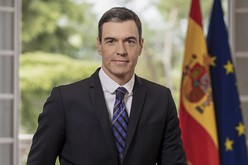 続投を決めたスペインのサンチェス首相（首相官邸提供）
