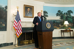 イラン戦略について演説するトランプ大統領（ホワイトハウス提供）
