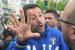 大躍進したイタリアの極右政党「同盟」のサルビーニ党首（筆者撮影）