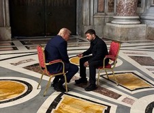 バチカンで会談したトランプ氏（左）とゼレンスキー氏（同氏ＳＮＳから）