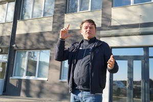 ロシアの侵攻で受けた被害を語るフォカルディ氏（筆者撮影）