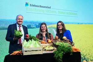 ＤＢＶのルクウィート会長（左）（Messe Berlin GmbH提供） 