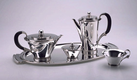ジョージ・ジェンセンのデザインは、銀細工と彫刻、工芸の融合により生まれた（Photo by Iliazd / Flickr）