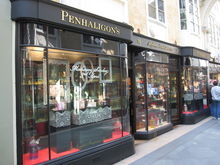 ロンドンのバーリントンアーケードにある店舗
（Photo by Gryffindor / Wikimedia Commons）
