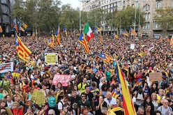州都バルセロナで行われたデモ（Photo by Medol / Wikimedia Commons）