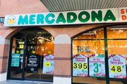 スペイン各地で見かけるメルカドーナの店舗（ＥＭＢ撮影）