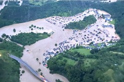 ラインラント・プファルツ州アルテンブルクの洪水（同州提供）