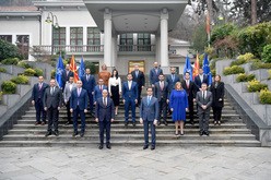 コバチェフスキー首相率いる新政権の顔ぶれ（北マケドニア政府提供）